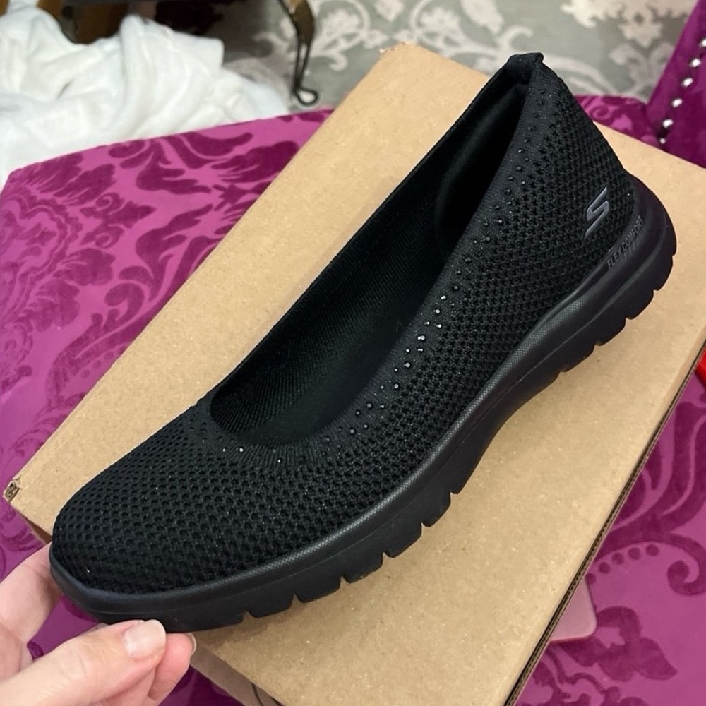 Skechers 7 black rhinestone shoes gogo mat air cooled